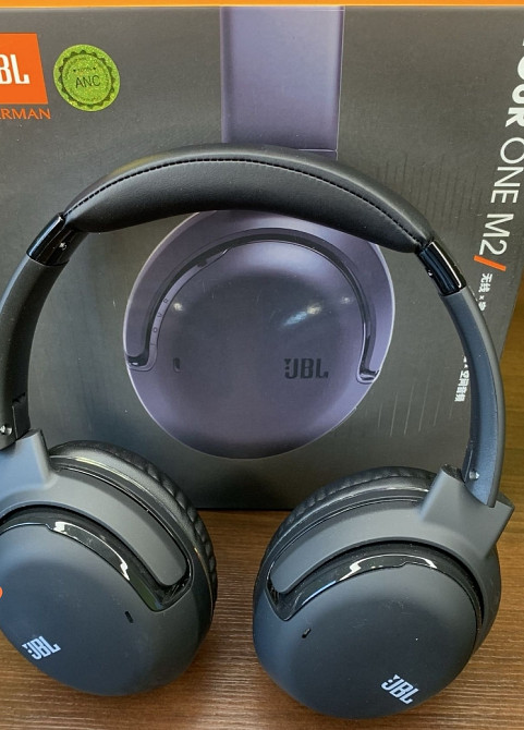 Беспроводные наушники JBL Tour One M2 в черном и золотистом роноре. Харьков - изображение 8