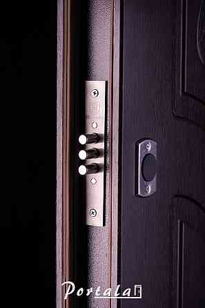 Двери квартирные, серия Элегант, модель Рассвет, гнутом профиле, Темный орех, 2 замка Киев