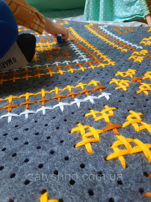 Коврик вышитой в украинском стиле  на фетре  96*90 см Киев - изображение 4