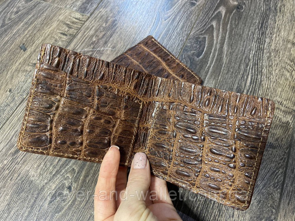 Тонкий компактний чоловічий гаманець із фактурної шкіри під крокодила Old Traditions Київ - фото 2