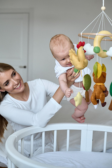 Дитячий музичний мобіль на ліжечко для немовлят WooolyWool «Лисичка-господинька» з 35 мелодіями Київ - фото 2