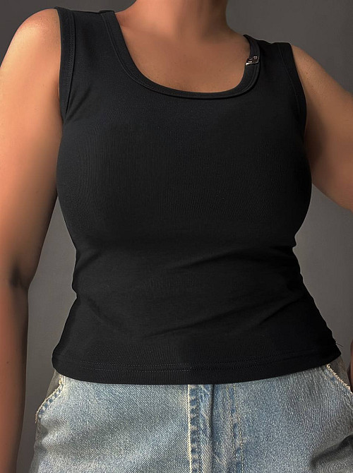 Майка женская A-N 25015 базовая трикотажная на широких бретелях с металлическим значком, черный, one size Киев - изображение 6