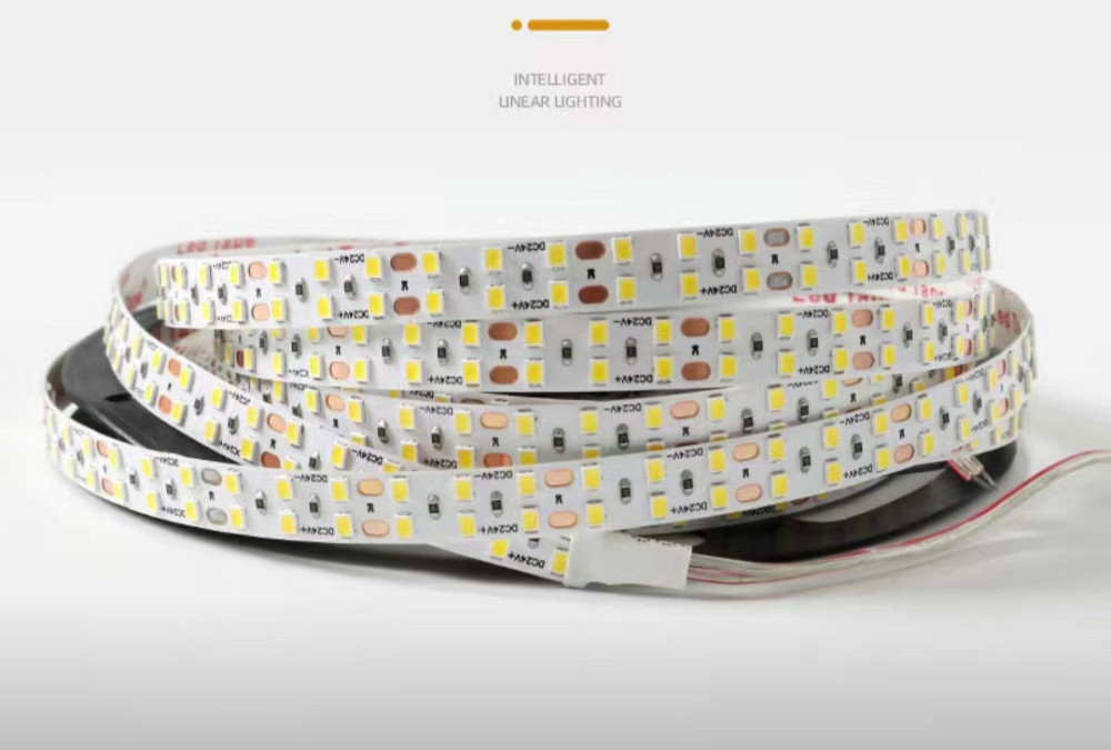 Світлодіодна LED стрічка 24V 6000K 2835 120 LED IP33 9.6W/м 1100Lm — діодна лента холодний білий 1 метр Київ - фото 2