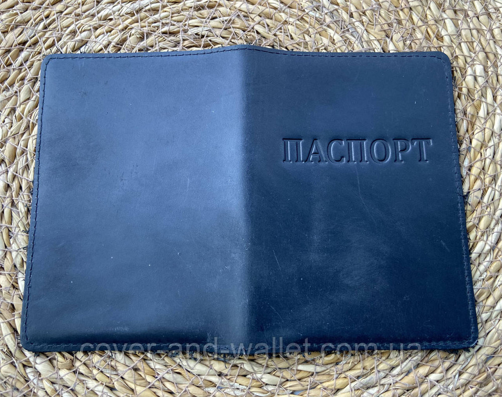 Обкладинка для паспорта з вінтажної шкіри чорного кольору ST Leather Київ - фото 1
