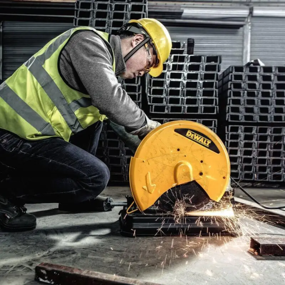 Пила монтажна мережева DeWALT D28730:2300 Вт, диск 355 мм, глибина різання 125 мм, 15,5 кг Київ