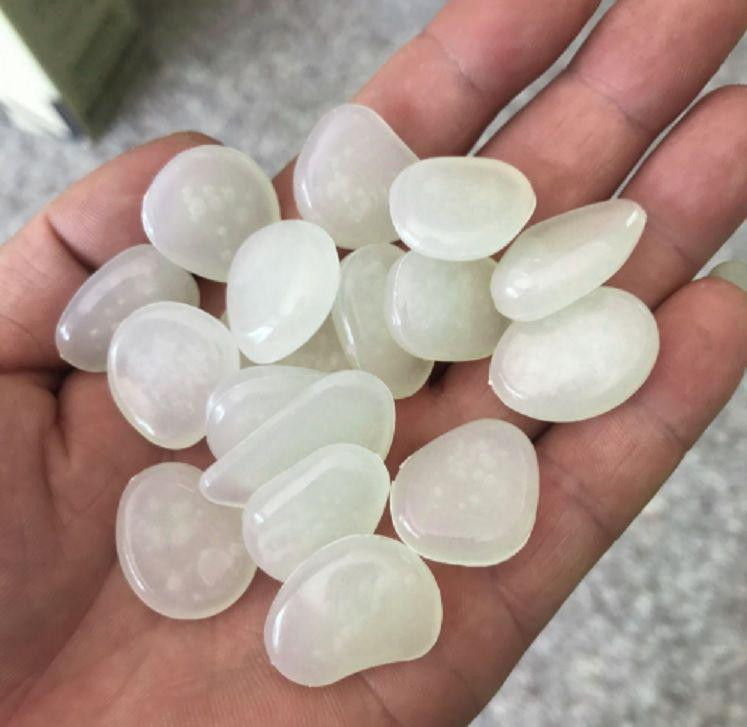 Фосфорні камінці в акваріум молочні, світяться салатовим - у наборі 10штук, (розмір одного каменю 1,5-2,5 см) Київ - фото 3