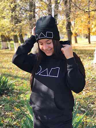 Чорна шапка з логотипом "Гра в кальмара". Чернівці