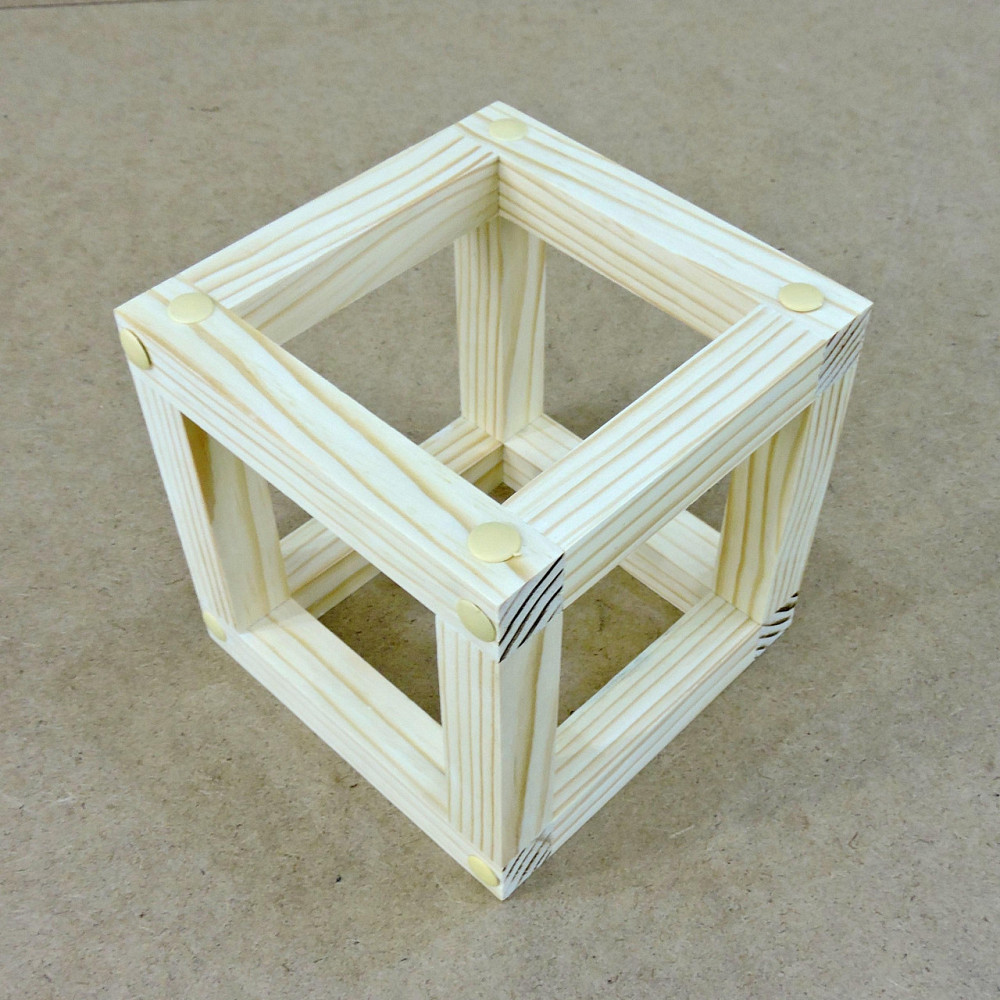 Полка настенная для цветов 