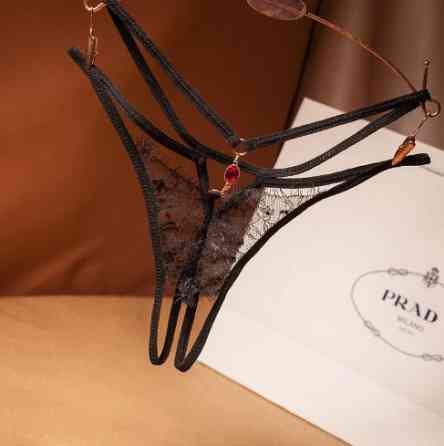 Еротичні трусики з розрізом та камінцем чорні - розмір універсальний (на резинці) Київ