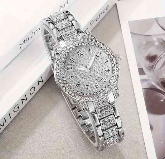 Подарунковий набір для жінок наручний годинник браслет кільце ланцюжок з кулоном і сережки сріблястий Київ