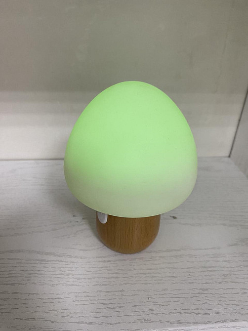 Б/У Детский LED ночник AsDlg «Гриб» RGB, силиконовый, аккумуляторный, USB-зарядка, настольный Киев - изображение 3