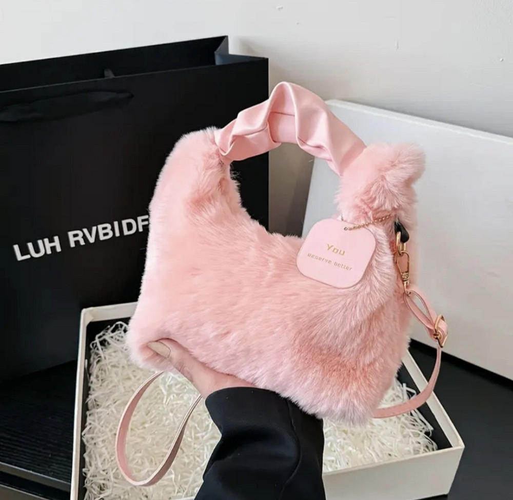 Сумка зі штучного хутра маленька рожева Смела - изображение 1