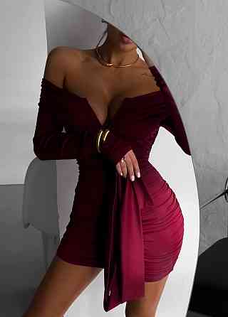 Женское привлекательное роскошное мини-платье с открытым декольте Вишневый 42/44 Одесса