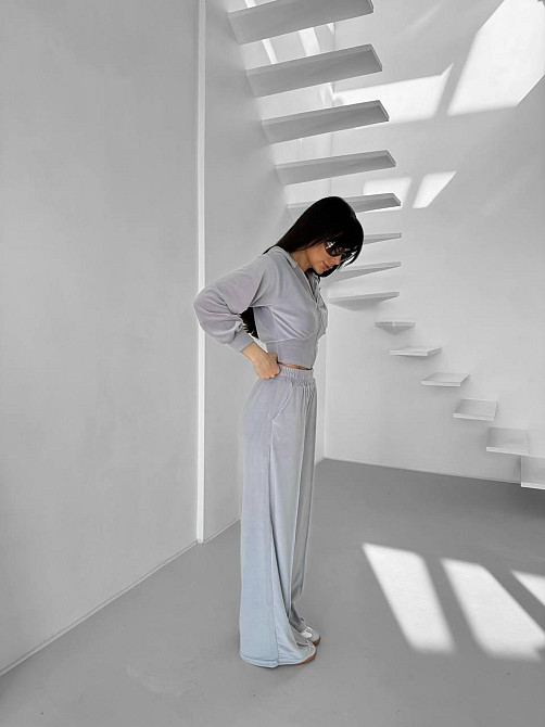 Жіночий прогулянковий костюм двійка: кофта на блискавці і штани з велюру Одеса - фото 10