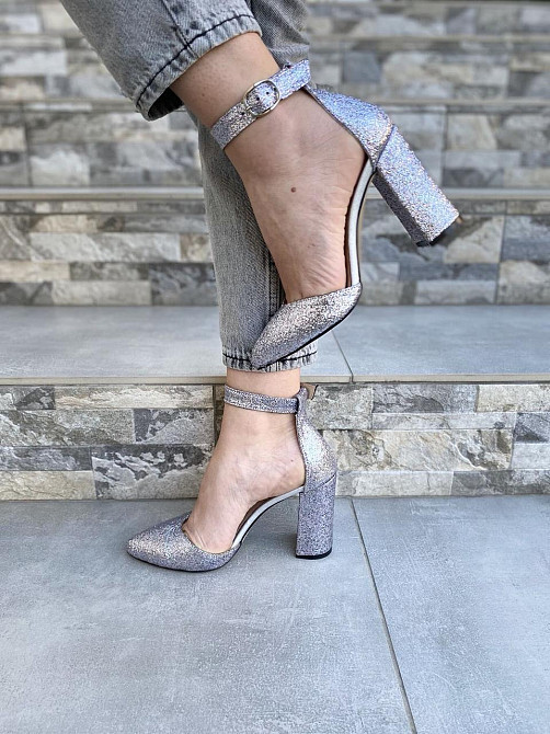 ARLEN Жіночі босоніжки срібні із закритим носком літні з натуральної шкіри на підборах ARLEN Бо Коломия - фото 2