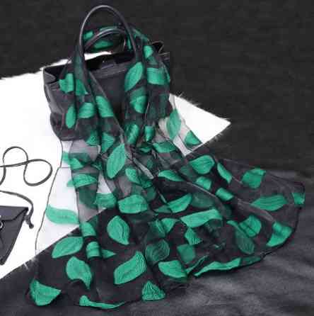 Шарфик женский с принтом 180 на 68 см черно-зеленый Киев