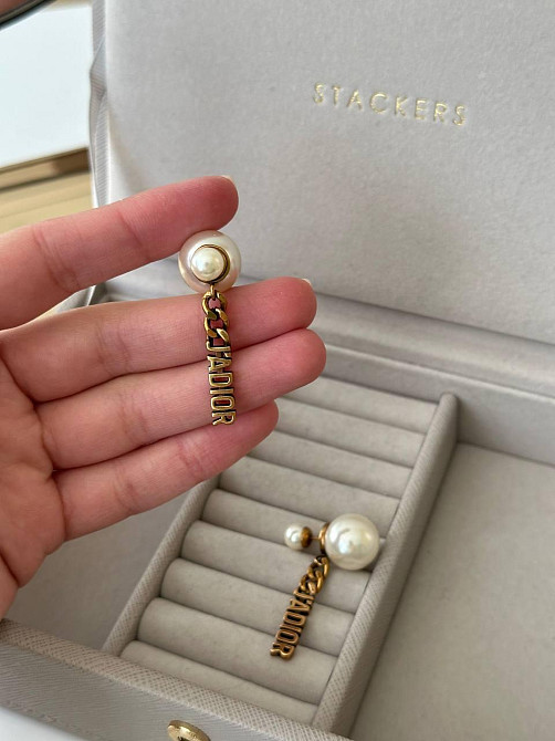 Серьги от Dior с жемчугом с подвесками Одесса - изображение 1
