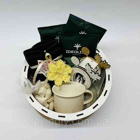 Новорічний подарунок для чоловіка чи жінки — набір з кавою, свічкою та чашкою у дерев’яній коробці Ірпінь