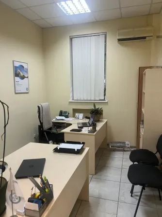 Сдам в аренду магазин\офис центр города (Челюскина) был офис страховой фирмы. хороший ремонт, 6 кабинетов. Днепр