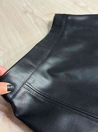 Юбка женская Gritana 956 из экокожи короткая с разрезами черная, черный, M Киев