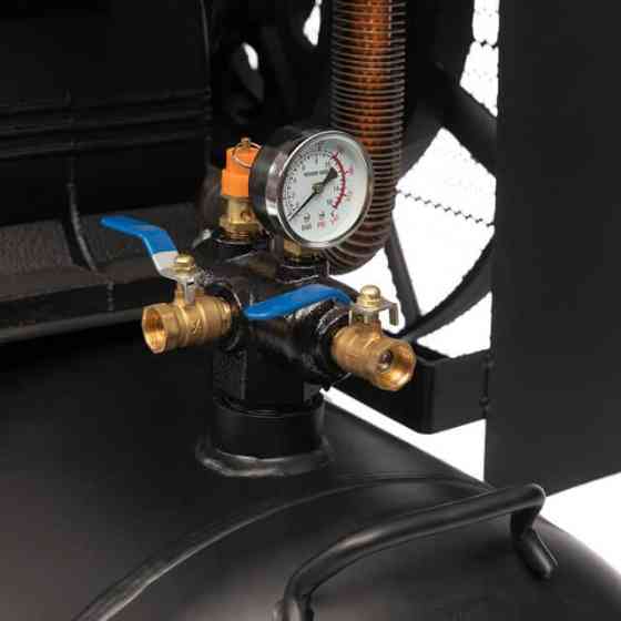 Компресор, 300 л, 11,0 кВт, 380 В, 10 атм, 1600 л/хв, 3 циліндри, 80 дБ INTERTOOL PT-0050 Київ