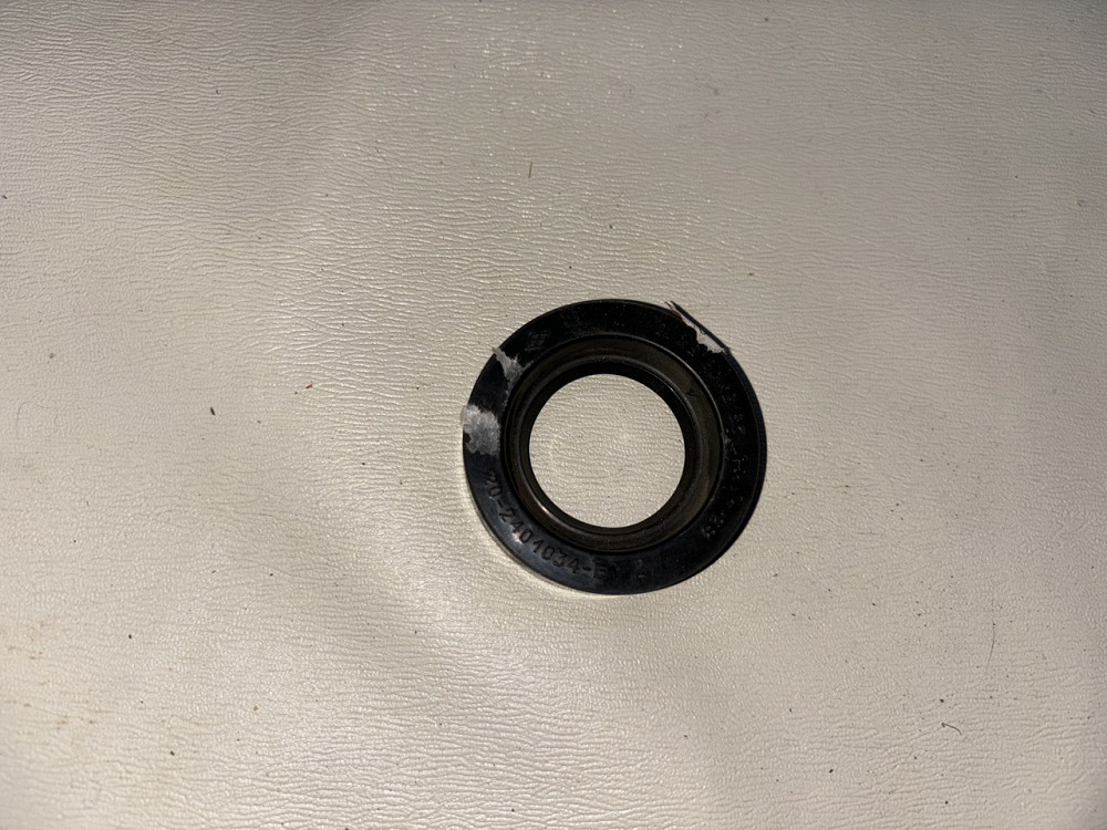 Сальник компрессора Волга 28.5х46.5х10 мм. 20-2401034-Б. Харьков - изображение 1