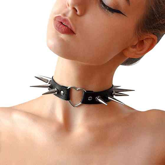 Чокер сердце с большими шипами, из натуральной кожи Art of Sex - Crystal, цвет Черный Sex Aura Киев