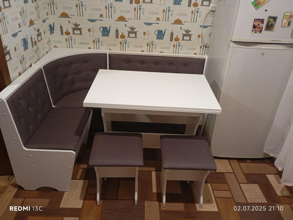 Маленький универсальный обеденный кухонный уголок ДСП с раскладным столом и пуфами 2 шт на кухню Белый Львов - изображение 7