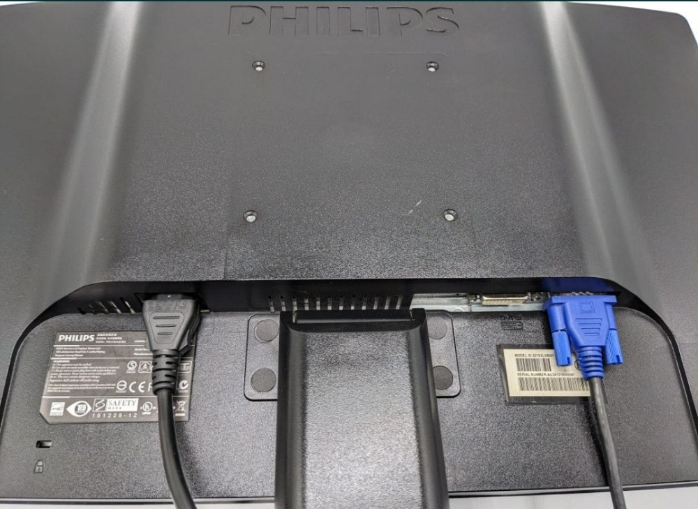 Монитор: LED 22