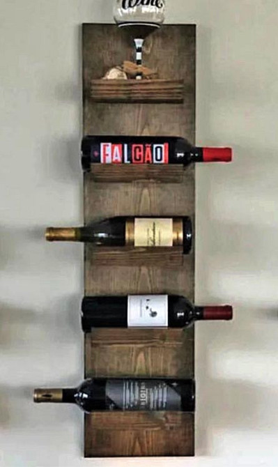 Настенная винная полка 