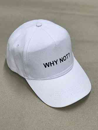 Белая бейсболка с надписью - 