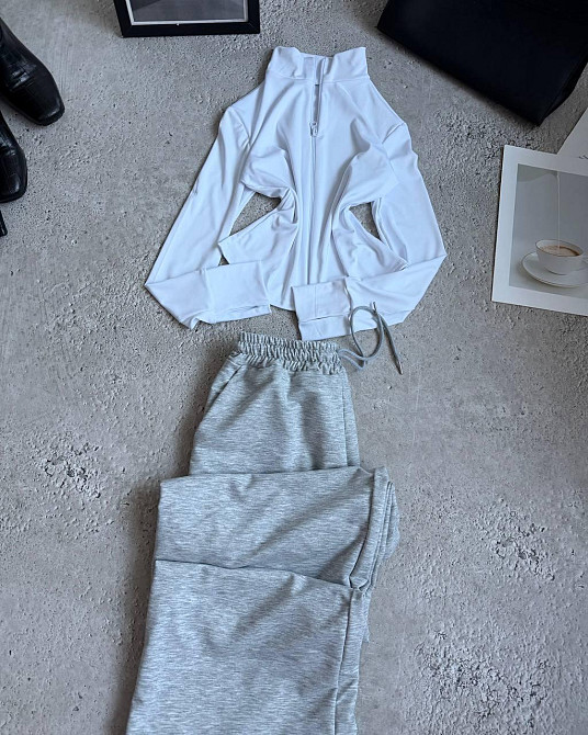 Жіночий стильний повсякденний костюм двойка двонитка Біло-сірий Одеса - фото 1