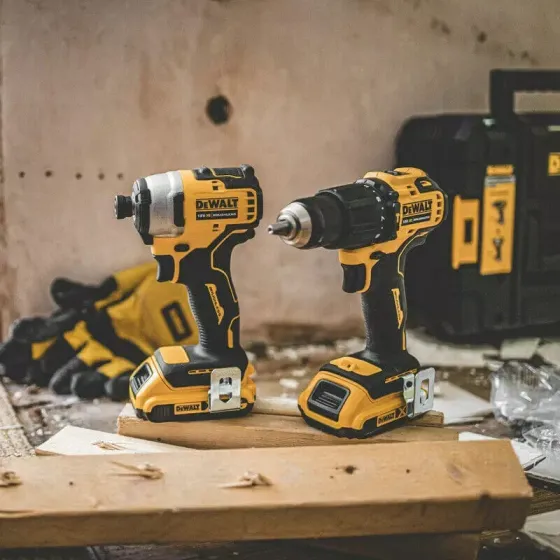 Набір з двох інструментів безщіткових DeWALT DCK2062D2T Коломия