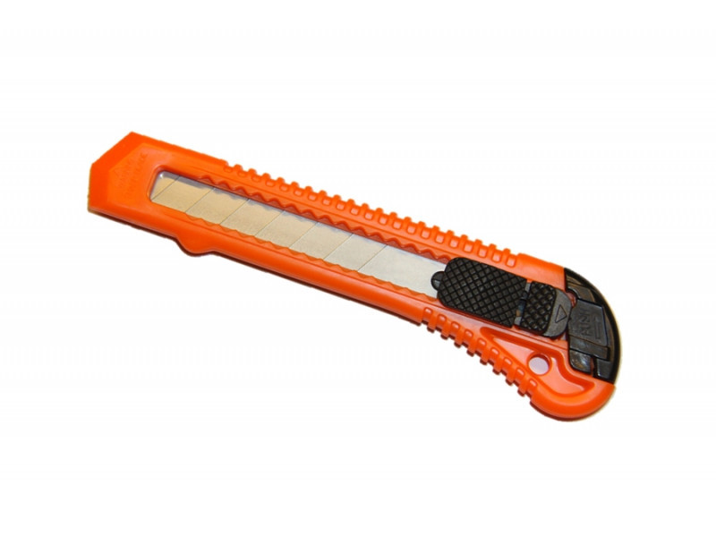 Нож c выдвижным сегментным лезвием 18 мм Sturm 1076-09-01 (читать описание) Ровно - изображение 1