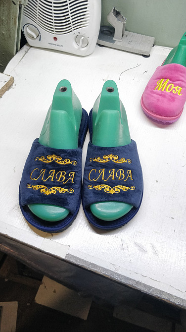 Брендовані тапочки під замовлення, Виготовлення тапочок з логотипом, нанесення логотипу Джинс Одеса - фото 8