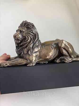 Статуэтка Veronese Лев на постаменте символ силы и мудрости 22х17 см полистоун с бронзовым покрытием 76538A4 Киев