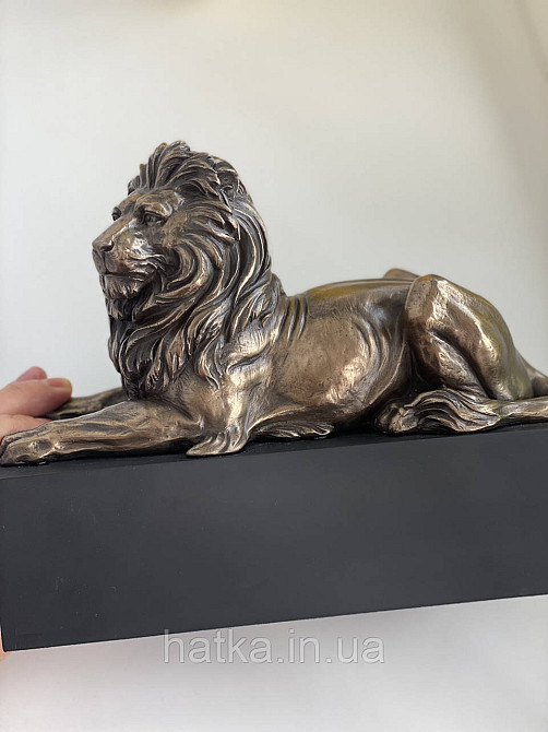 Статуэтка Veronese Лев на постаменте символ силы и мудрости 22х17 см полистоун с бронзовым покрытием 76538A4 Киев - изображение 2