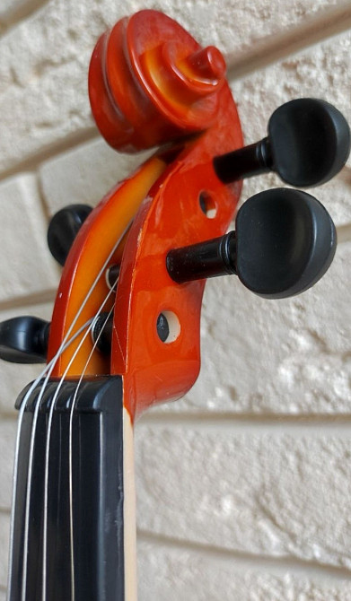 Скрипка (новая) 4/4 в футляре. Харьков - изображение 1