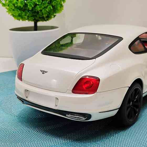 Машинка на радіокеруванні Bentley гумові колеса світло масштаб 1:14 Біла (2048A) Чернігів