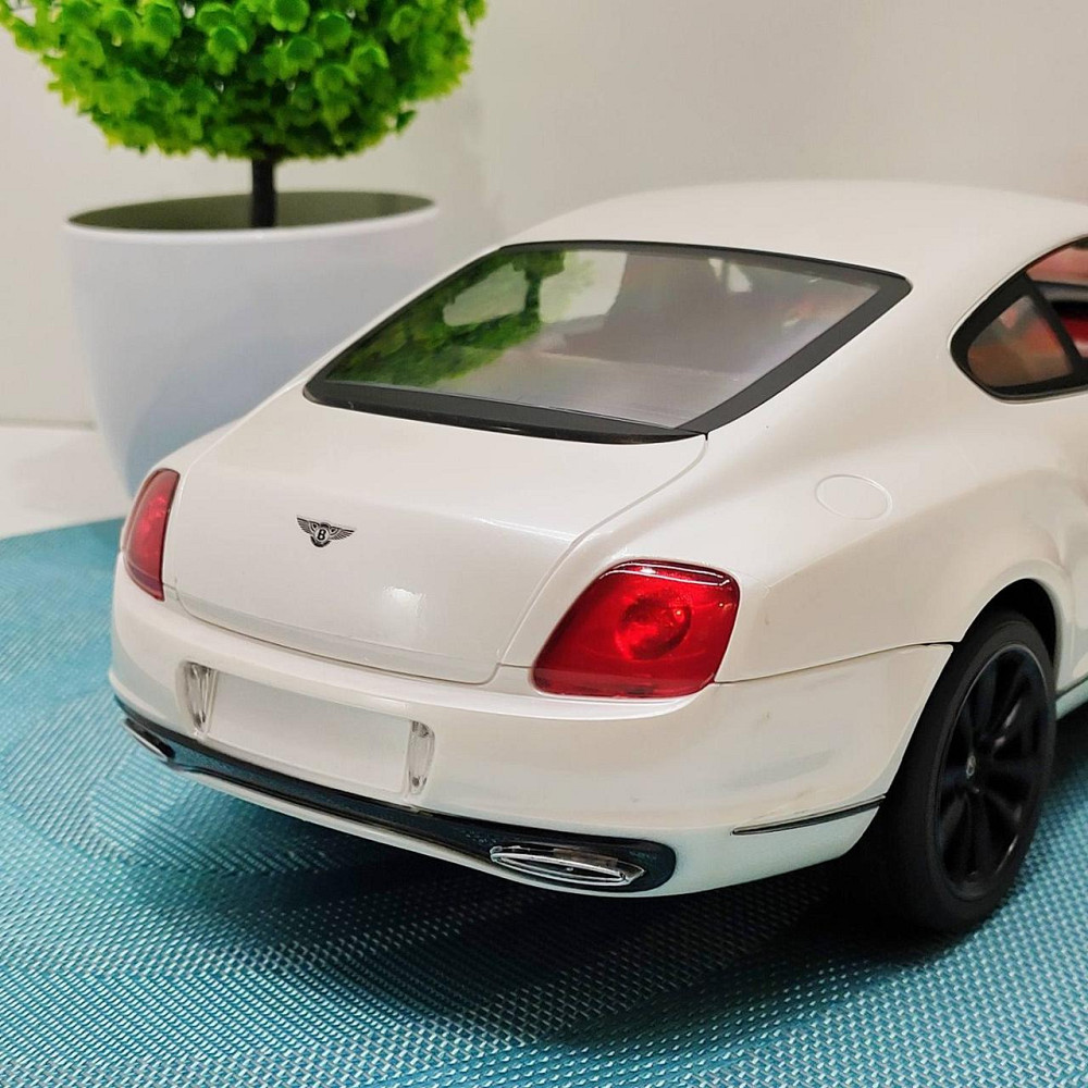 Машинка на радіокеруванні Bentley гумові колеса світло масштаб 1:14 Біла (2048A) Чернігів - фото 2