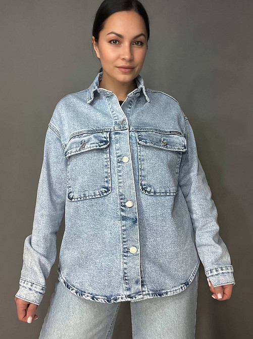 Сорочка жіноча джинсова DNL 510 оверсайз вільний крій накладені кишені на ґудзиках блакитна, блакитний, L Київ - фото 1