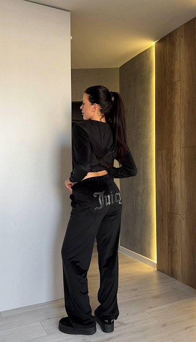 Женский стильный костюм двойка в стиле спорт шик со стразами на ягодицах велюр Одесса - изображение 5