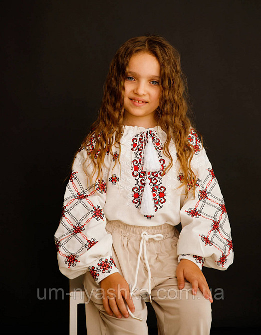 Дитяча вишиванка на натуральному полотні Ангеліна біло-червона Кривий Ріг - фото 4