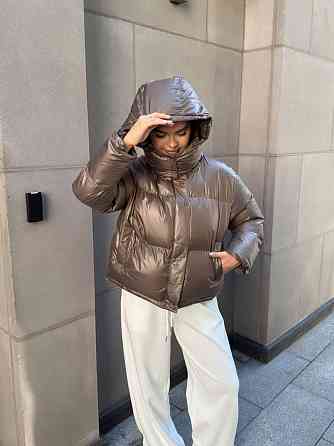 Женская короткая куртка дутик с карманами и капюшоном плащевка перламутр на синтепоне Шоколад, 44/46 Одесса