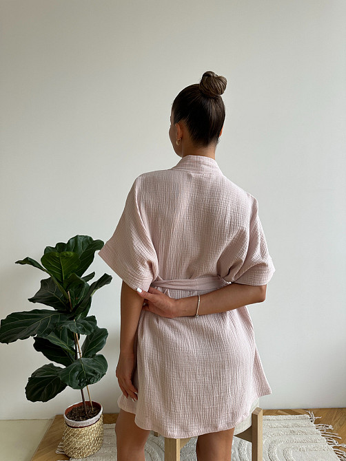 Халат жіночий літній бавовна з мусліну короткий COSY Hawaii з коротким рукавом на запах з кишенями пудровий Одеса - фото 2