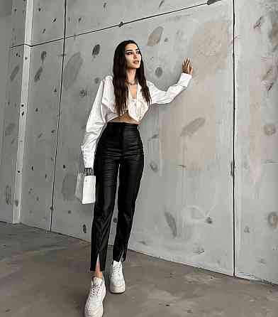 Жіночі чорні штани з розрізами на високій посадці еко-шкіра Одеса