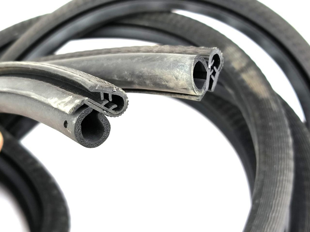 Ущільнювач 2121, 21213, 21214, 2131 (3600 мм) двері Мукачево - фото 1