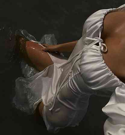 Женское обаятельное романтичное платье с разрезом шелк Молочный, 42/44 Одесса