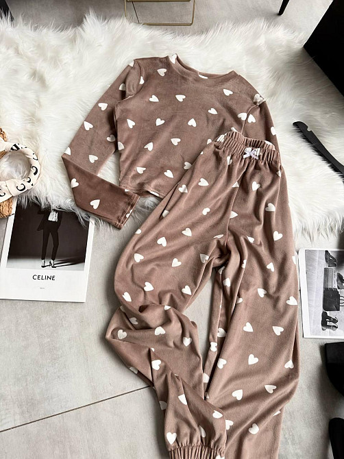 Жіноча стильна принтована домашня піжама з плюшевого велюру Капучино Одеса - фото 1