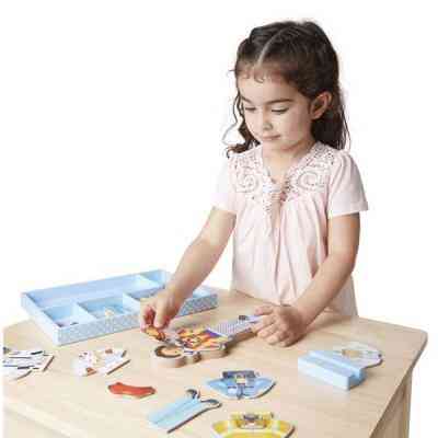 Игровой набор Melissa&Doug Магнитная одевалка Джулия (MD5164) Винница